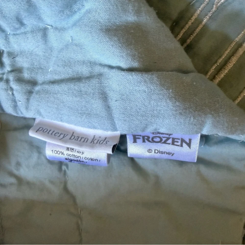 Pottery Barn Disney Frozen Blue Toddler Quilt Anna Elsa 35"x50". - Picture 4 of 9